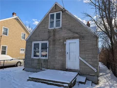 5633 Charles Ave, Niagara Falls, NY 14304