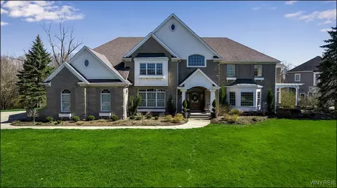 18 Rockdove Ln, Orchard Park, NY 14127