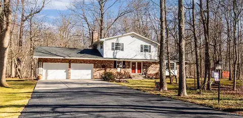 2079 Bush Rd, Grand Island, NY 14072