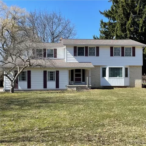 5000 Brookfield Ln, Clarence, NY 14031