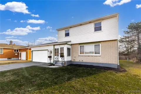 3 Cardy Ln, Depew, NY 14043