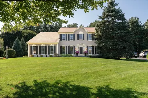 65 Edenfield Rd, Penfield, NY 14526