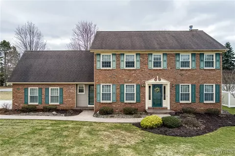 5668 Kippen Dr, East Amherst, NY 14051