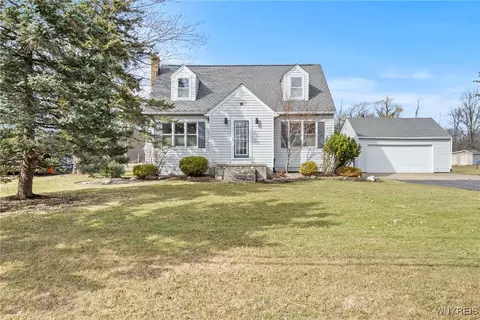 3745 Moyer Rd, Wheatfield, NY 14120