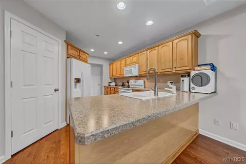67 Mapleton Dr, Amherst, NY 14221 photo 14