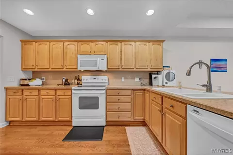 67 Mapleton Dr, Amherst, NY 14221 photo 10