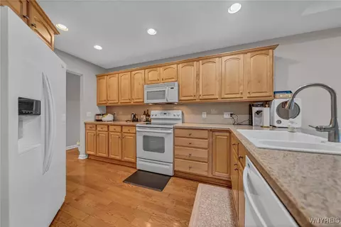 67 Mapleton Dr, Amherst, NY 14221 photo 11