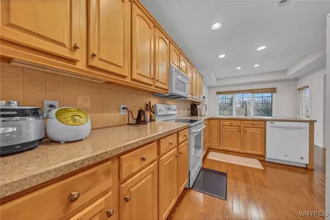 67 Mapleton Dr, Amherst, NY 14221 photo 12