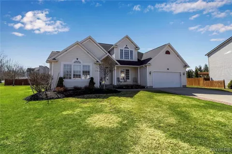 4 Diane Ct, West Seneca, NY 14224