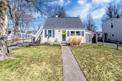 13 Hemlock Ln, Amherst, NY 14226