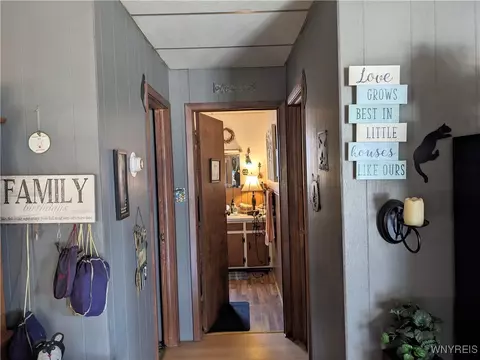 Entry Way - 70 Wildemere Dr, Java, NY 14009 photo 3 of 4