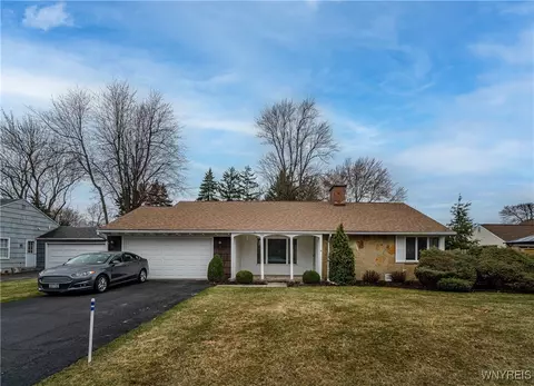 100 Briar Row Ln, Amherst, NY 14221