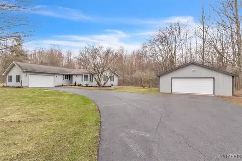 1602 Carmen Rd, Somerset, NY 14012