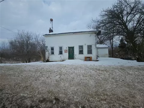 7881 Chestnut Ridge Rd, Royalton, NY 14067