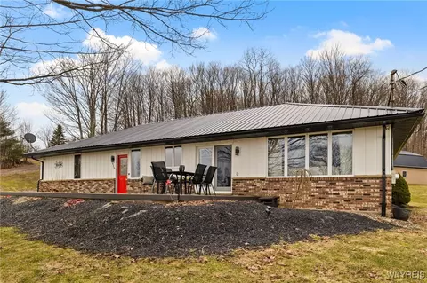 8420 Heim Dr, Springville, NY 14141