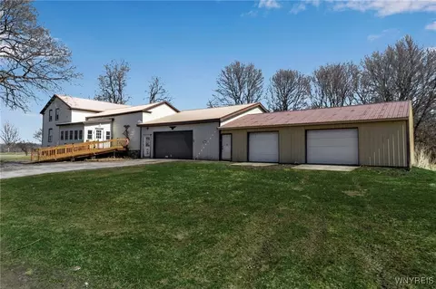 8942 Chestnut Ridge Rd, Royalton, NY 14105
