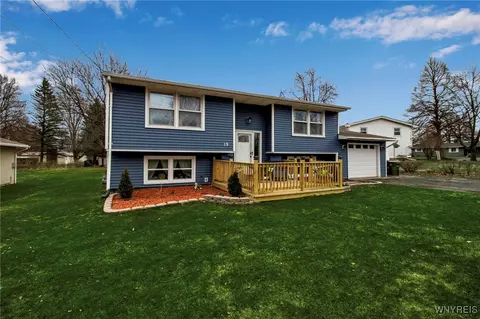 19 Manor Ln, Royalton, NY 14105