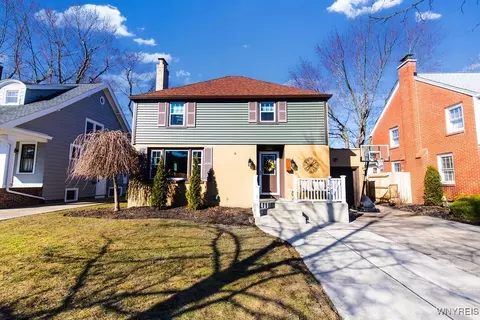 215 Berryman Dr, Amherst, NY 14226