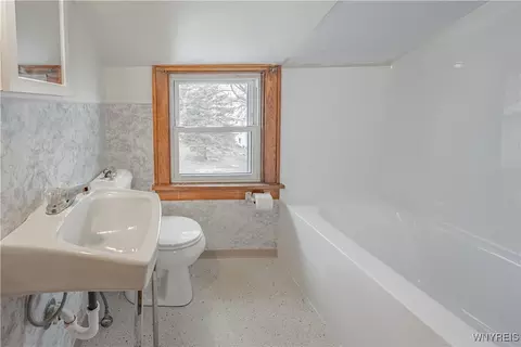 Bath - 2852 Hess Rd, Appleton, NY 14008 photo 2 of 3