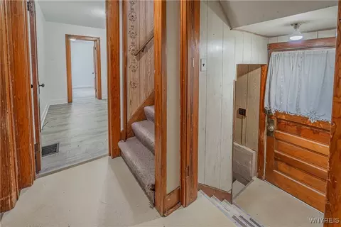 Entry Way - 2852 Hess Rd, Appleton, NY 14008 photo 3 of 4