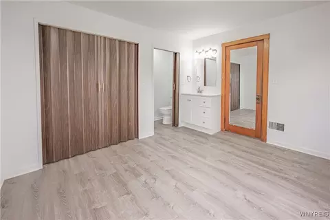 Bedroom - 2852 Hess Rd, Appleton, NY 14008 photo 5 of 10