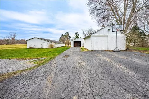 Exterior - 2852 Hess Rd, Appleton, NY 14008 photo 4 of 7