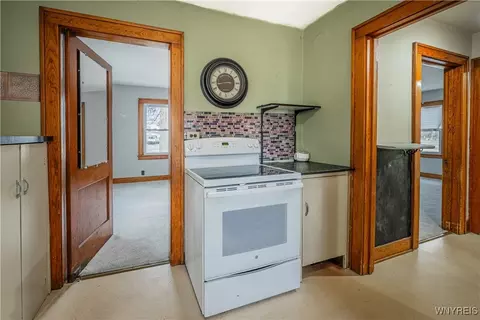 Entry Way - 2852 Hess Rd, Appleton, NY 14008 photo 1 of 4