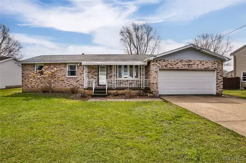 6189 Kay Ellen Dr, Niagara, NY 14305