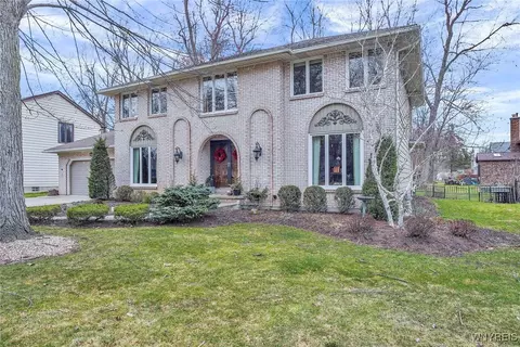 287 Forestview Dr, Amherst, NY 14221