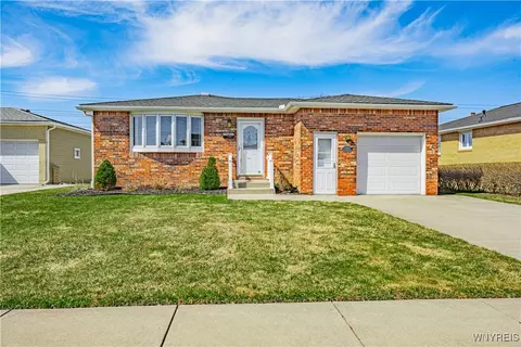 78 Cardy Ln, Depew, NY 14043