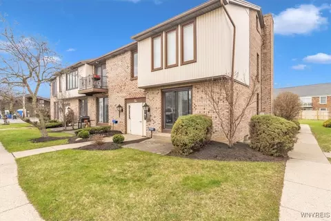 2 The Tradewinds #B, Amherst, NY 14221