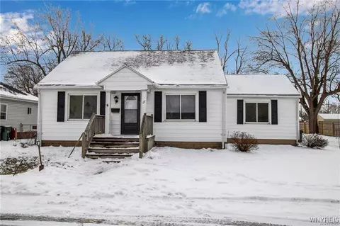 17 Minden St, Depew, NY 14043