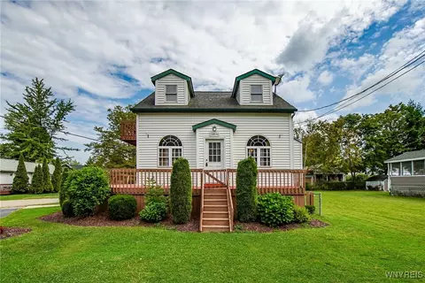 12836 Iola Dr, Hanover, NY 14081