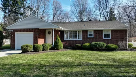 749 Warren Dr, Aurora, NY 14052