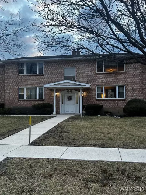 48 Old Lyme Dr #4, Amherst, NY 14221