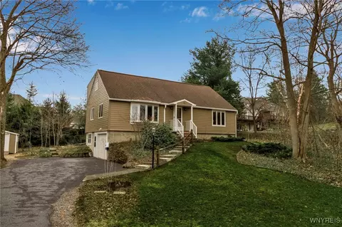 80 Sunset Ln, Orchard Park, NY 14127