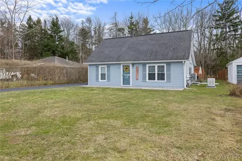 613 Milsom Pkwy, Evans, NY 14006