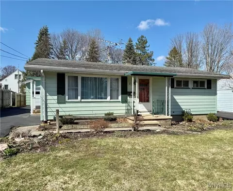 27 Platt Ave, Le Roy, NY 14482