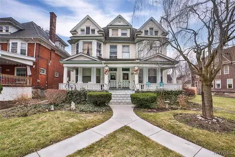 685 Chilton Ave, Niagara Falls, NY 14301