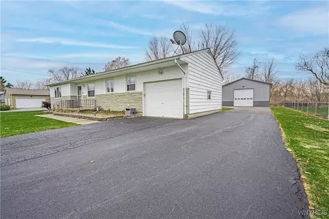5780 Joanne Dr, Cambria, NY 14132
