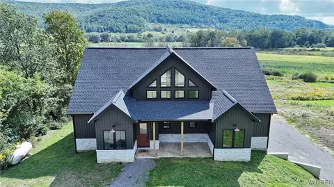5523 Sugartown Rd, Great Valley, NY 14741