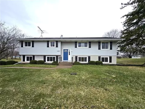 11057 Furness Pkwy, Shelby, NY 14103