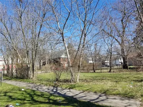 1305 Pierce Ave, Niagara Falls, NY 14301