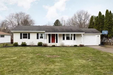 181 Maple Dr, Orchard Park, NY 14127
