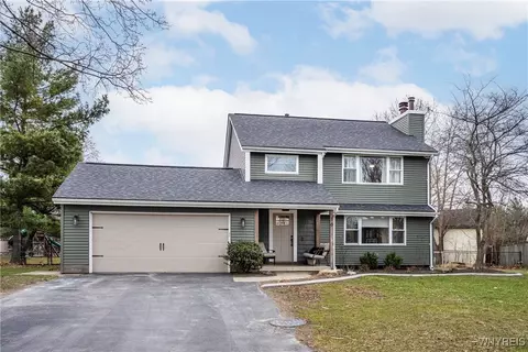 16 Old Orchard Cmn, Lancaster, NY 14086
