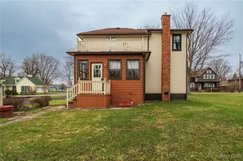 4058 Woodlawn Ave, Hamburg, NY 14075