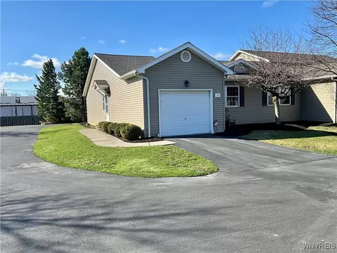 19 Union Cmn, Amherst, NY 14221