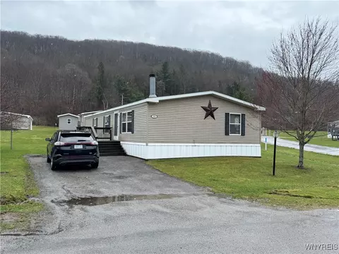 132 Green Valley Ests N, Great Valley, NY 14741