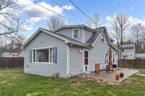 446 Jefferson Ave, Evans, NY 14006