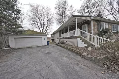2546 N Forest Rd, Getzville, NY 14068